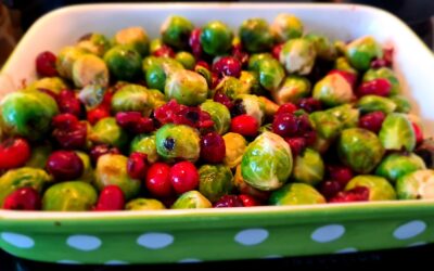 Spruiten met cranberries, peer, spek en noten